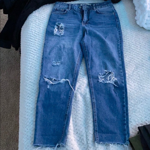 HIGH RISE RIPPED JEANS - Picture 2 of 6